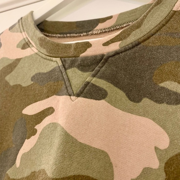 MOVING SALE | Women’s Madewell Crewneck Sweatshirt in Cottontail Camo, Size XXL - Picture 6 of 8